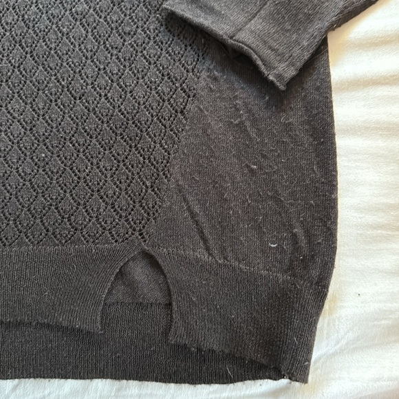 H. ONE wool/nylon/poly blend brown sweater, size M. Pretty, delicate pattern. - Picture 8 of 10